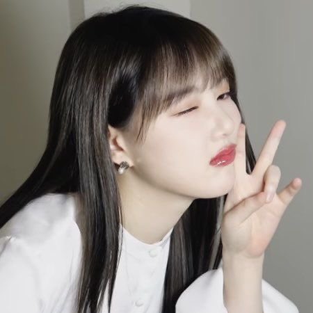 TurkeyYuju's tweet photo. 💛 | Yerinimizin solo çıkışına destek vermeyi unutmayalım Luvies.🧚‍♀️

🔗https://t.co/zCVuu2zHu0 https://t.co/BTR4bdo1Cy