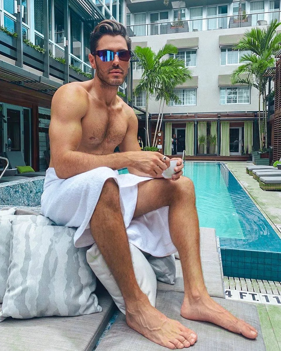 MDGLCC's tweet photo. Pool vibes by @lennoxhotelmiamibeach
Nothing that a poolside coffee (or cocktail) canโt fix. Especially if itโs at #LennoxHotelMiamiBeach. ๐ท: @joeyzauzig
#mdglcc #gaybizmiami https://t.co/NJmGTXDDmn