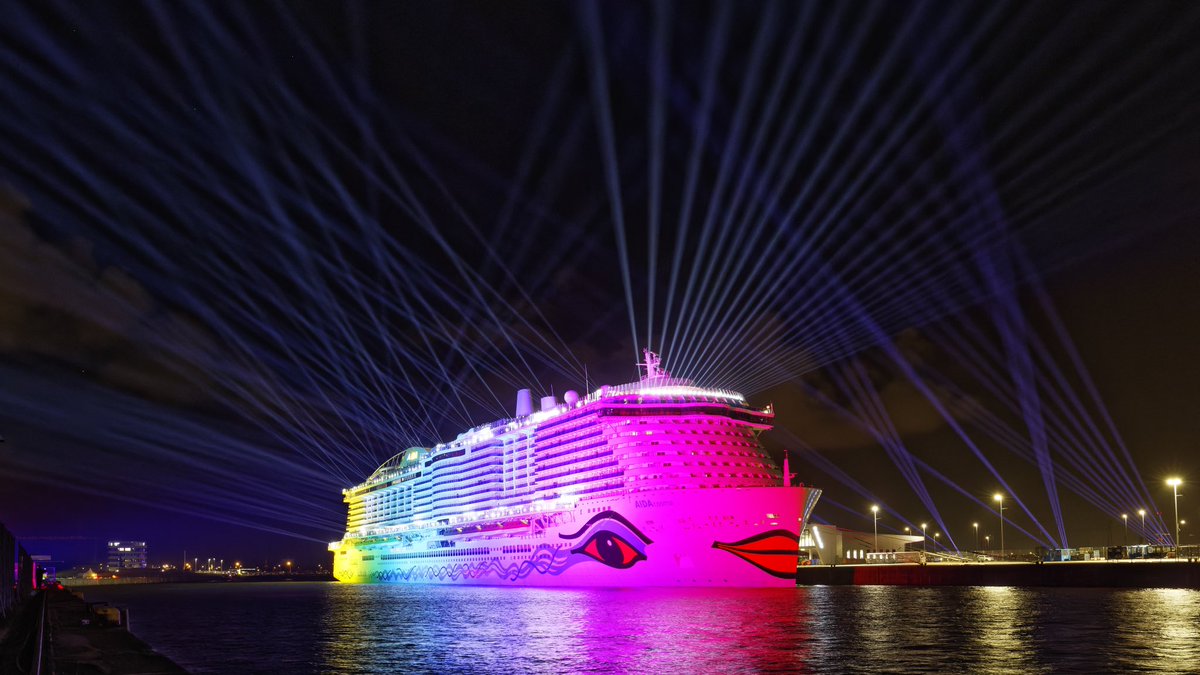 ClayPakyNews's tweet photo. 63 Xtylos Aqua fixtures for AIDA Cosma christening πππ
April 9, 2022 - Hamburg
Lighting design by Flo Erdmann & phase7 performing.arts
Lighting supplied by Niclen
Photo: Manfred H. Vogel
#Claypaky #XtylosAqua #IP66 #LaserBased #Innovation #IgniteYourShow https://t.co/GbJyx3dFnx