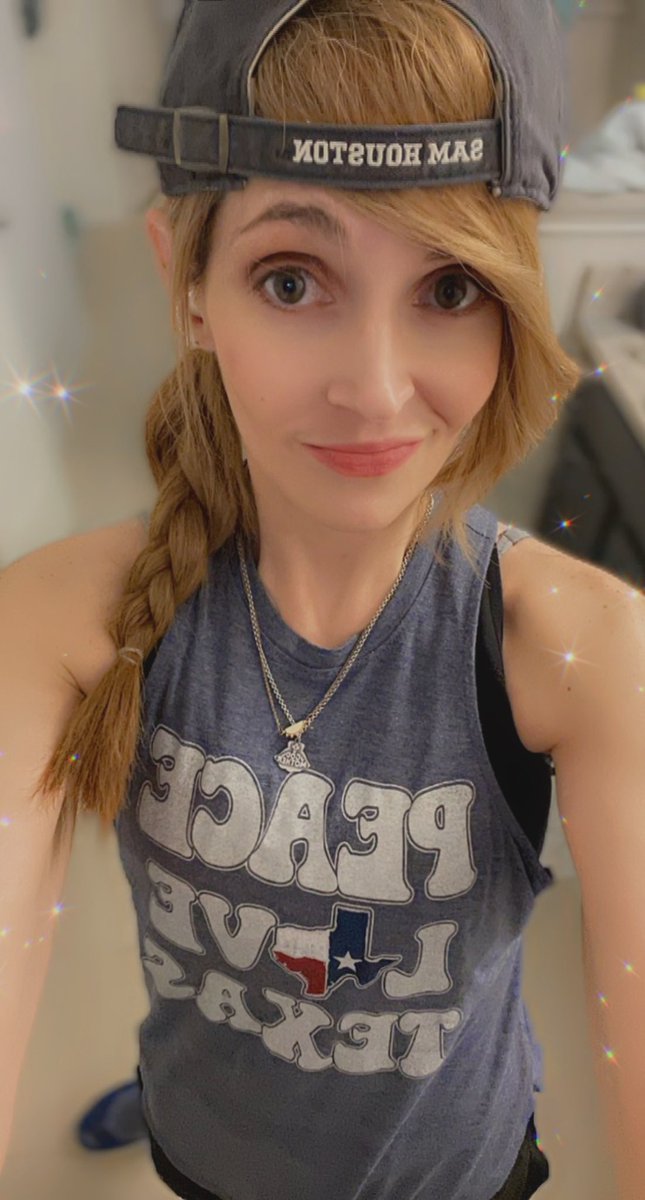 TXSunshine89's tweet photo. A girls gotta workout to stay bulletproof! Might be 5’3 and 105lbs but I’m Texas Strong! #bringit #fireinhereyes #lookoutmountain https://t.co/AMEVcI7SFG