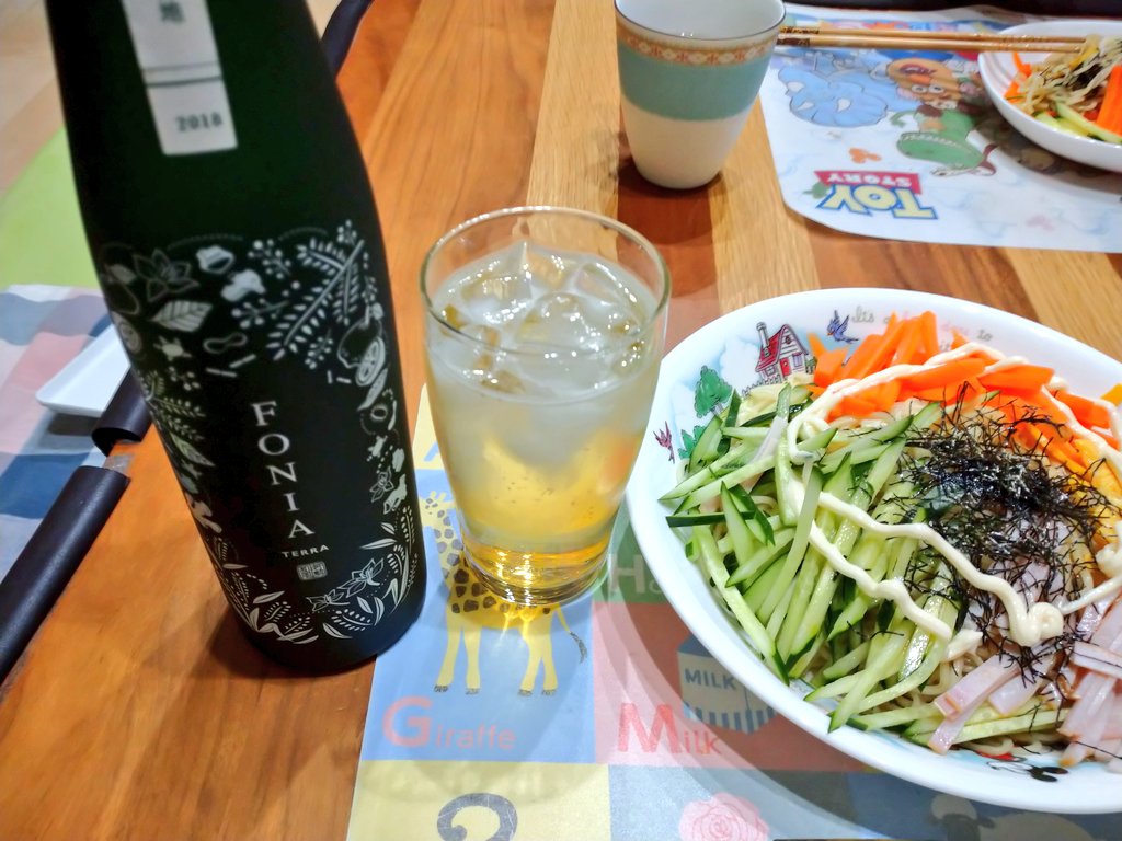 mackeyda1's tweet photo. 暑い日には冷やし中華食べながらTERRAハイボール飲まないとねー
は〜マジ旨

#WAKAZE
#FONIA
#今日の日本酒
#やっぱTERRAだね https://t.co/xh3DmMT10U
