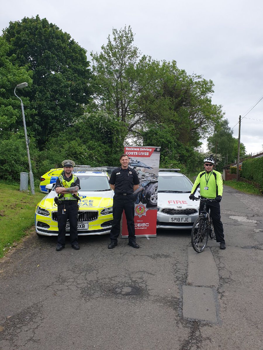 PSOSEastDun's tweet photo. Officers from @polscotrpu were in #Kirkintilloch &amp; surrounding areas with @SFRSYourSafety educating road users on passing cyclists safely as part of #OpClosePass. Unfortunately a few had to have a #ChatOnTheMat for not giving enough room. 3 were also stopped for speeding. https://t.co/RxWUuvu959