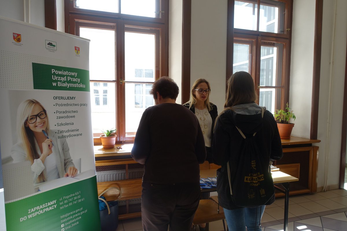 PUP_Bstok's tweet photo. W dniu 17.05.2022 r. nasi pracownicy wzięli udział w Targach Pracy i Praktyk, zorganizowanych przez Biuro Karier Uniwersytetu w Białymstoku, na Wydziale Ekonomii i Finansów UwB.
Więcej informacji: https://t.co/W0t9M4ewLn https://t.co/ux825kOFf8