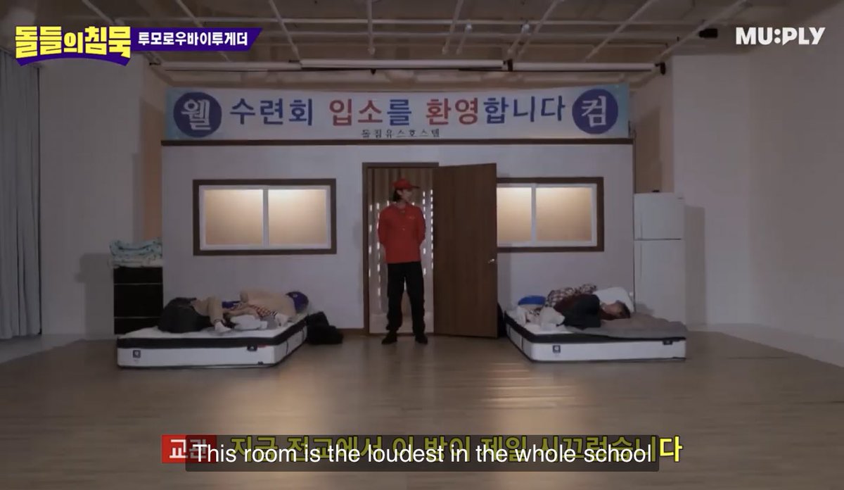 TXTUNOFFlClAL's tweet photo. THEIR FIRST TIME IN THIS SHOW AND THEY’RE ALREADY LABELED THE LOUDEST 😭😭😭 mind u this was supposed to be a show where they keep quiet https://t.co/Ek6W31OboL
