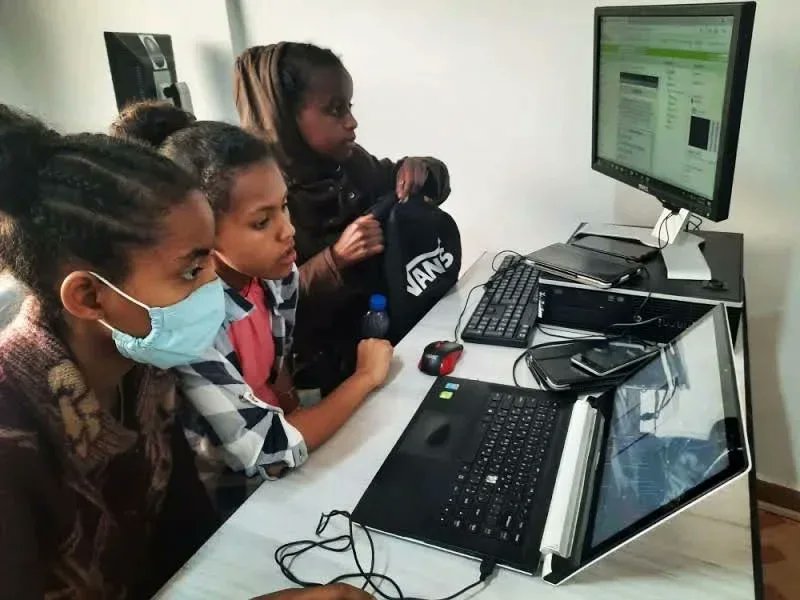 ...trained girls in STEM and graduated the 1st cohort of young girls aged 10-16 in three different training categories, namely: 📌 Mobile Development, 📌 3D Modelling and 3D Printing 📌 Basic Computer Skills #STEM #coding #codingforgirls #3dprinting #Technology #mobileappdesign