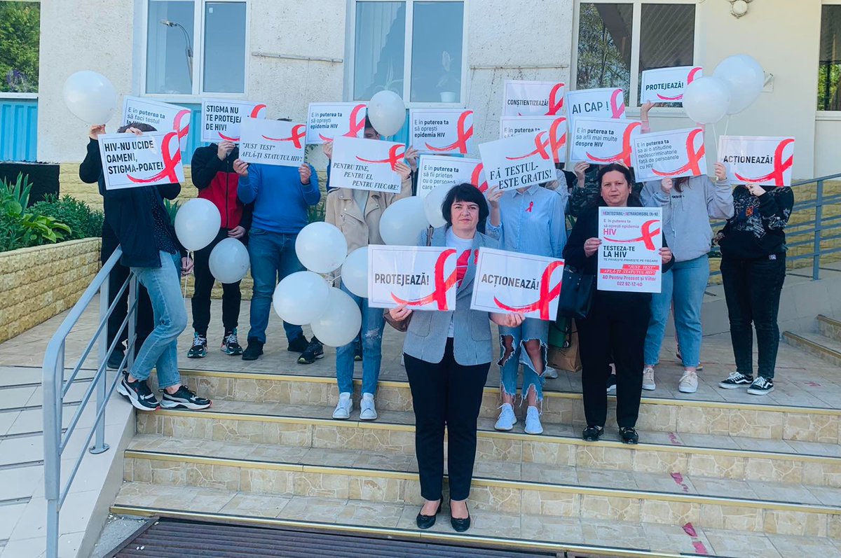 PlamadealasS's tweet photo. The youth was targeted on both banks of Nistru of #Moldova by the #HIV #JustTest campaign. 

#HIV testing is available in health clinics, youth-friendly health centers, NGOs, and pharmacies. 
The campaign is run within the #OneUNProgramOnHumanRights with the support of Sweden https://t.co/yYj7fN5qGC