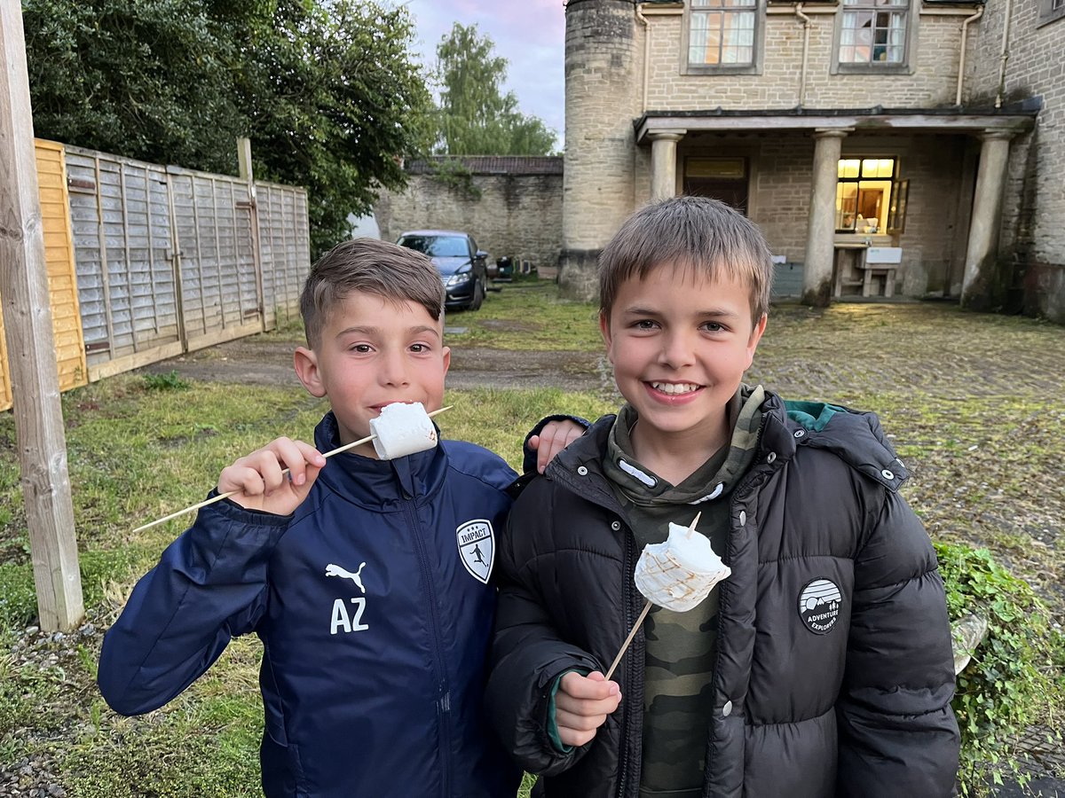 SouthworthClass's tweet photo. Enjoying our marshmallows 😊@CampionClassE1 @StAnnesgaCPS https://t.co/fMfCHZrY2p