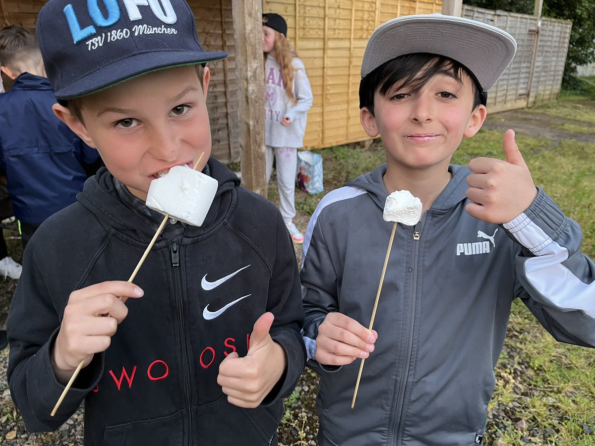 SouthworthClass's tweet photo. Enjoying our marshmallows 😊@CampionClassE1 @StAnnesgaCPS https://t.co/fMfCHZrY2p
