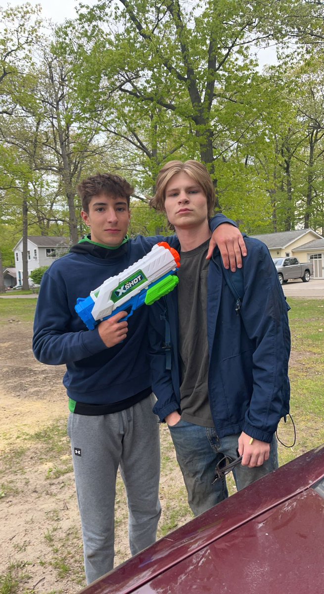 Bros 5 
Pigs 4 
Pigs to the slaughter this morning. #slideforvon