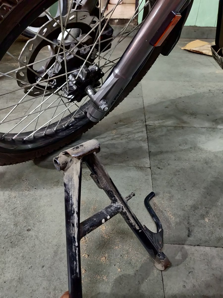 Chopra_19's tweet photo. @HeroMotoCorp Wanted to raise concern about the quality of XPulse bs6. Bought this bike last year and recently got the main stand installed from Sapphire Hero Okhla.
Shockingly! the chasis rod where the stand rests, got bent. Doubting its purpose as an adventure bike. What to do? https://t.co/wyOPlr1qoW