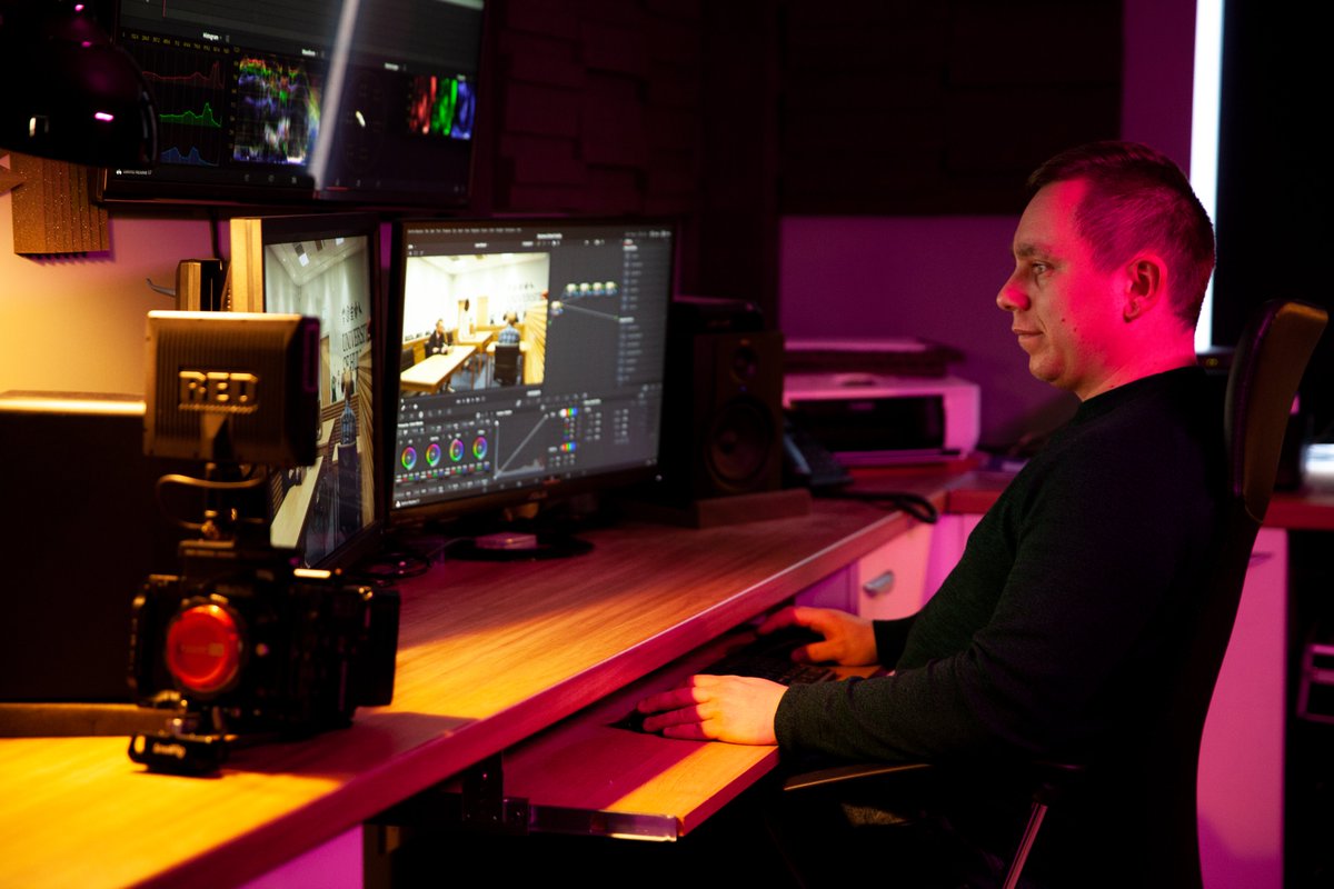 🔊 We will amplify your brand to impact and inspire your target audience with our high class and quality work

Our in-house editing suite contains the best of the best software, ensuring optimised workflow and performance every time✨

#Astor #ShotonRED #R3D #filmmaking