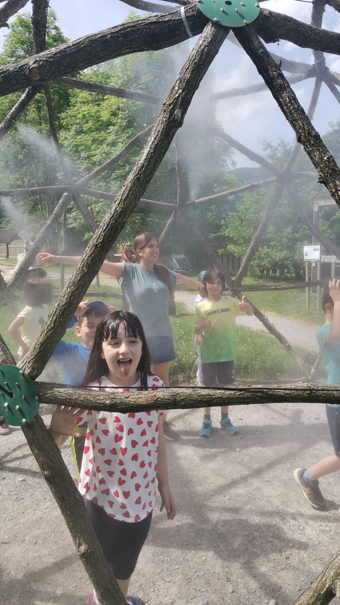 cpleszaragoza's tweet photo. 🚌VIAJE 1º-2º🚌
Visita al Espace #Ludopia de #Accous 🇫🇷 30 módulos de juegos sensoriales en un entorno lúdico-natural espectacular #NaturalezaEntreFronteras1º2º #LaEstrellaEsMiCole https://t.co/LGUBlcxzFV