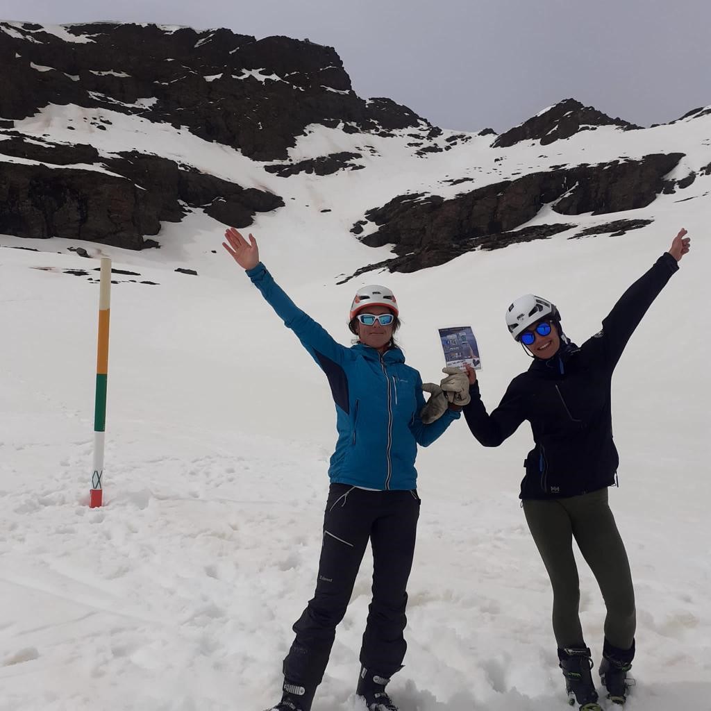 Nieve_pertigas's tweet photo. Ya tenemos #ganadoras de la segunda #yincana de @Nieve_SIGLO_AN ¡Enhorabuena a Sara y Mónica por ser las primeras en encontrar el vale en la pértiga “Charca del Veleta”! Recordad presentar el vale para recoger los guantes en @SherpaGranada
¡Muchas gracias por participar! 👏👏❄️🏆 https://t.co/1Rximmd6pN