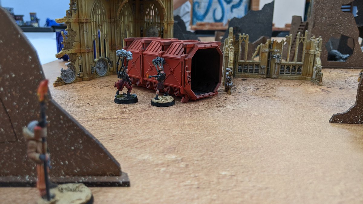 yiyembo's tweet photo. 10° jornada de la campaña de #Punkapocalyptic en @libertaliajuego Escenario para rebuscar en el ojete de #Olvifantes muertos para intentar sacar perlas. Los lanzallamas han hecho más pupita que ese jodido rifle y he podido arañar un empate en el último turno 😅 ¡Maldito #VReich! https://t.co/gaKKOi09ue
