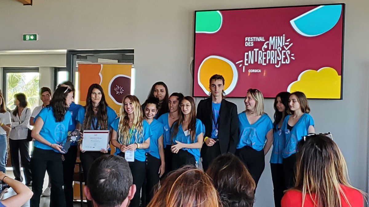 PatriciaPetreto's tweet photo. 🔸A Sporta Taravesa du Collège de Petreto
-Prix environnemental et sociétal
🔸Fighjula du Collège de Santa-Maria-Siché
-Prix coup de cœur Alumini
🔸Squadra d'avvena du LP Finosello Ajaccio
-Prix de la créativité
🔸Tagliattu Capelli du CFA Amparà
➡️ Prix de la Mini-entreprise 2022 https://t.co/p4I6CV8IoR