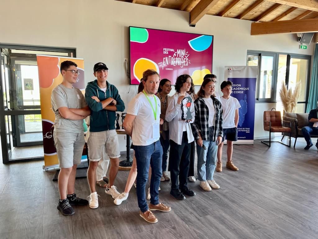 PatriciaPetreto's tweet photo. 🔸A Sporta Taravesa du Collège de Petreto
-Prix environnemental et sociétal
🔸Fighjula du Collège de Santa-Maria-Siché
-Prix coup de cœur Alumini
🔸Squadra d'avvena du LP Finosello Ajaccio
-Prix de la créativité
🔸Tagliattu Capelli du CFA Amparà
➡️ Prix de la Mini-entreprise 2022 https://t.co/p4I6CV8IoR
