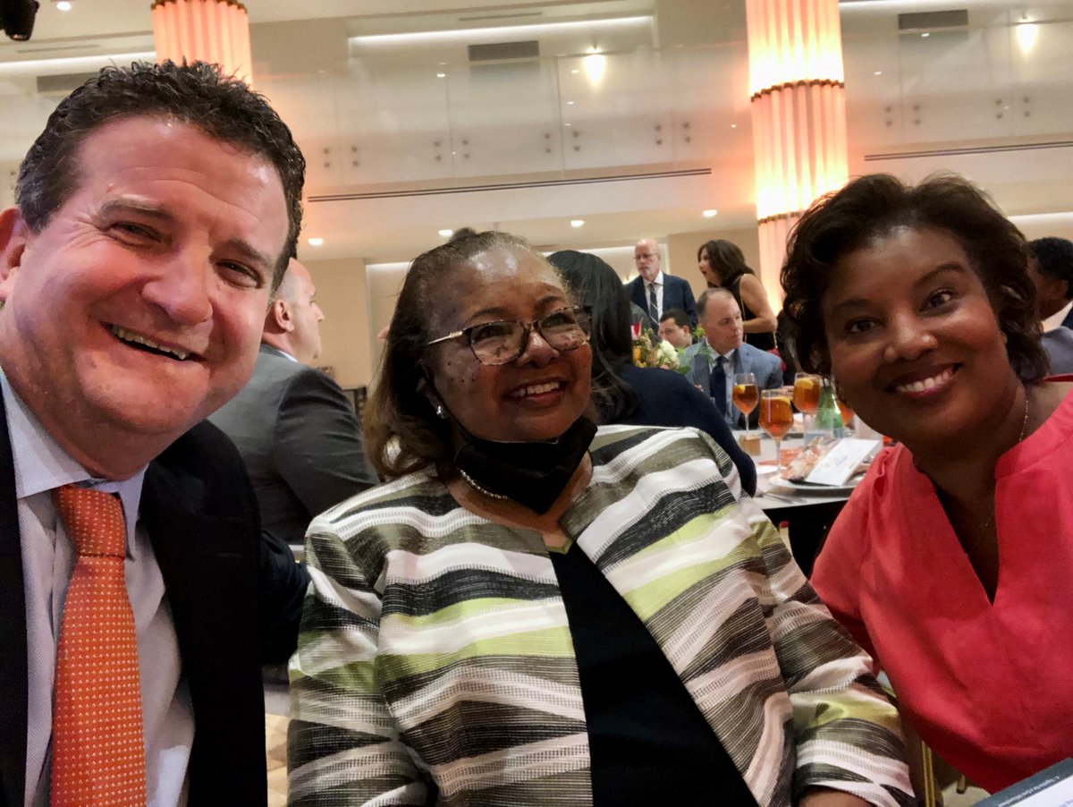 Together For A Cure @mssociety Great to be with @AP Lisa Mathews @PressClubDC  and mother Linda. We got this @WTOP 
#Togetherforacure #BeatMS
