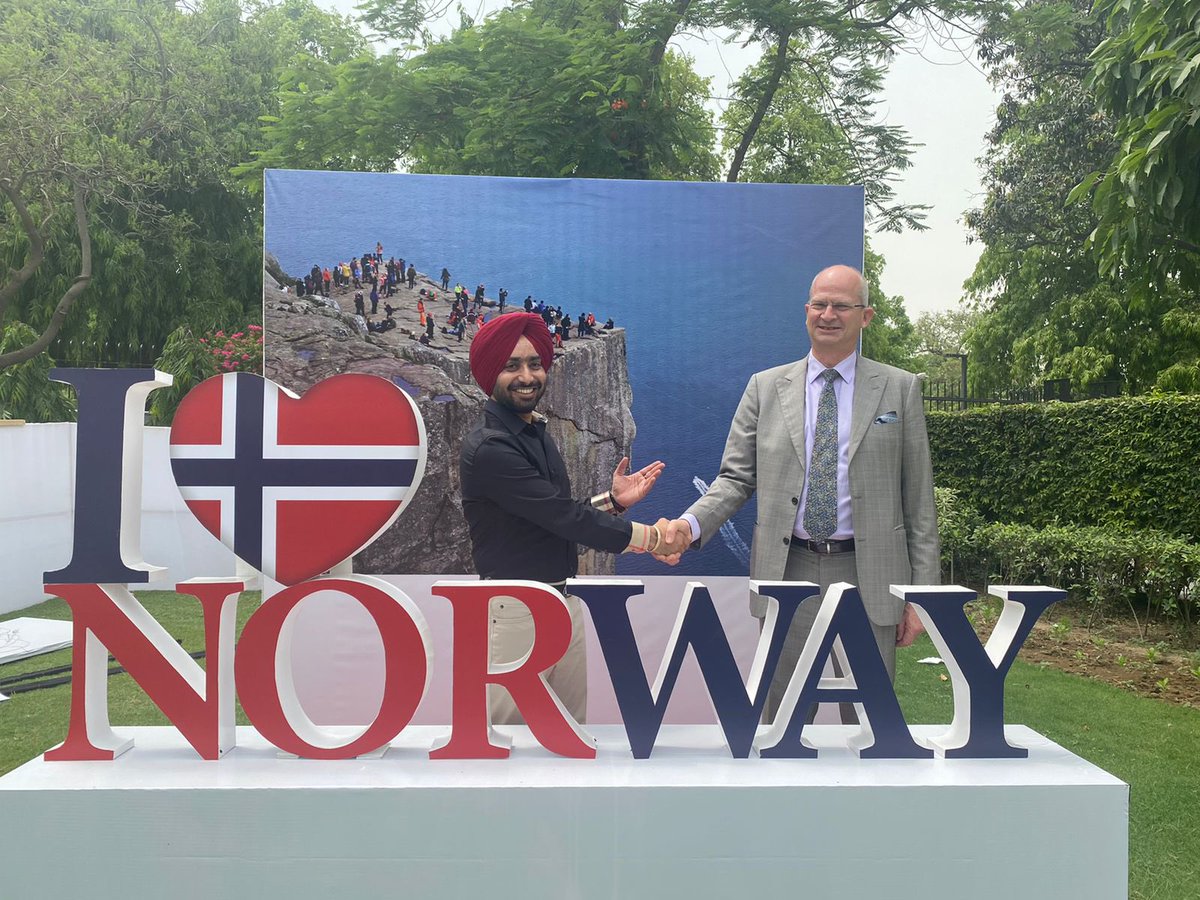 NorwayAmbIndia's tweet photo. A great musical afternoon spent with @SufiSartaaj! Truly impressed with the depth of knowledge &amp; wisdom he carries through his music.  We are happy to see him performing in 🇳🇴 this week. @MusicNorwayNO @NorwayMFA @norwayinindia @IndiainNorway #sartaaj https://t.co/am7WyoQSNo