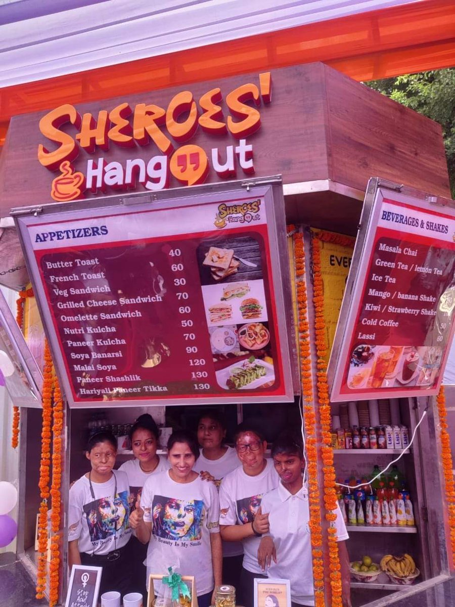 BJP4NoidaMN's tweet image. आदरणीय सांसद @dr_maheshsharma जी,विधायक श्री @PankajSinghBJP जी ने नोएडा स्टेडियम सेक्टर 21A में प्राधिकरण के तत्वाधान में &apos;छाँव फाउन्डेशन&apos; की सहयोग से एसिड अटैक सरवाईवर्स द्वारा संचालित ‘कैफ़े शेरोज हैंगआउट’ के क्योस्क का उद्घाटन किया |
#Noidadevelopment #acidattacksurvivors