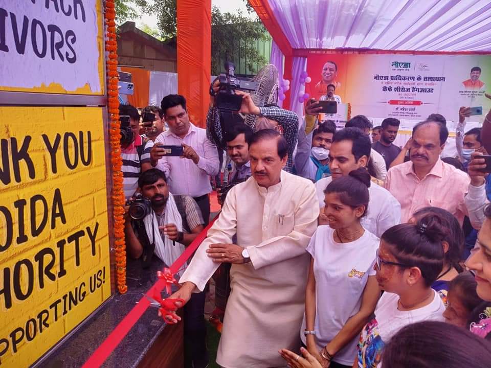 BJP4NoidaMN's tweet image. आदरणीय सांसद @dr_maheshsharma जी,विधायक श्री @PankajSinghBJP जी ने नोएडा स्टेडियम सेक्टर 21A में प्राधिकरण के तत्वाधान में &apos;छाँव फाउन्डेशन&apos; की सहयोग से एसिड अटैक सरवाईवर्स द्वारा संचालित ‘कैफ़े शेरोज हैंगआउट’ के क्योस्क का उद्घाटन किया |
#Noidadevelopment #acidattacksurvivors