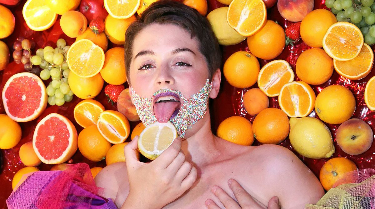 "Was die Einbeziehung der Audiodeskription in die Performance angeht, kann ich nur applaudieren. Ich war mit beiden Händen an der Gestaltung der Performance beteiligt" Lavinia "Deep Dancing" @SOPHIENSAELE buff.ly/3FFdrin