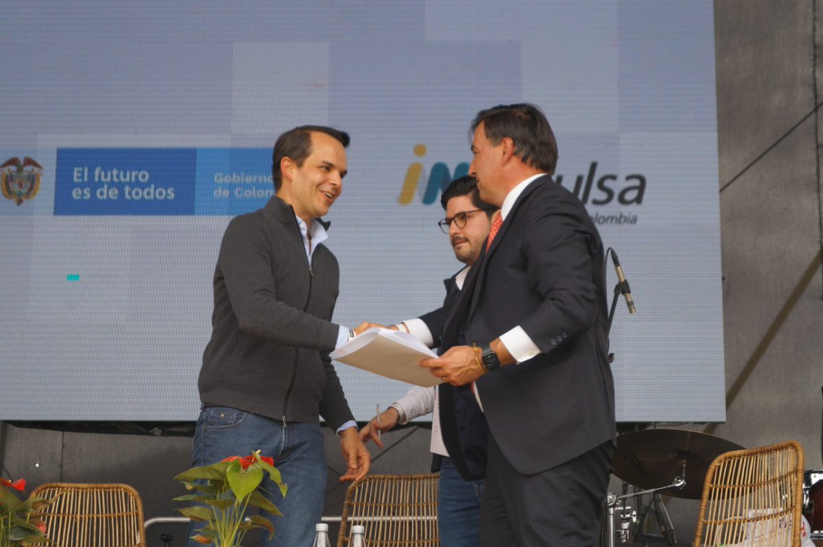 WeikUpColombia's tweet photo. #Celebracion🥳

Celebramos los #10años de @InnpulsaCol 🥳.

Hoy una década después, celebramos las oportunidades que cada día se abren para las y los emprendedores colombianos; cada día más cerca de una #NaciónEmprendedora 🇨🇴

¡Juntos fortalecemos el ecosistema emprendedor! 🤜🏻🤛🏻 https://t.co/9gLKCbyZW0