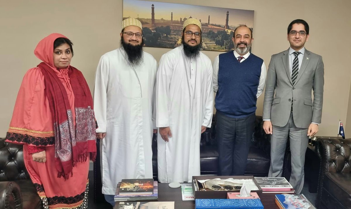 Pakistan Consulate General Melbourne (@pakinmelbourne) on Twitter photo A delegation of <a href="/Dawoodi_Bohras/">The Dawoodi Bohras</a> residing in Melbourne led by Sheikh Ibn-e-Madyn Jamali Amil called on the Consul General and briefed him about their welfare initiatives. A delegation of <a href="/Dawoodi_Bohras/">The Dawoodi Bohras</a> residing in Melbourne led by Sheikh Ibn-e-Madyn Jamali Amil called on the Consul General and briefed him about their welfare initiatives.