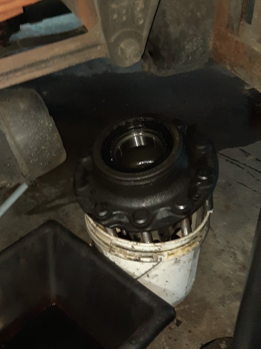 AutoMedTech's tweet photo. If the squeaky wheel gets the grease,the leaky wheel gives the grease! 🤣 #auto #autotech #diesel #dieseltech #WheelWednesday #AutoMed #DieselMed https://t.co/D6he2KCysX