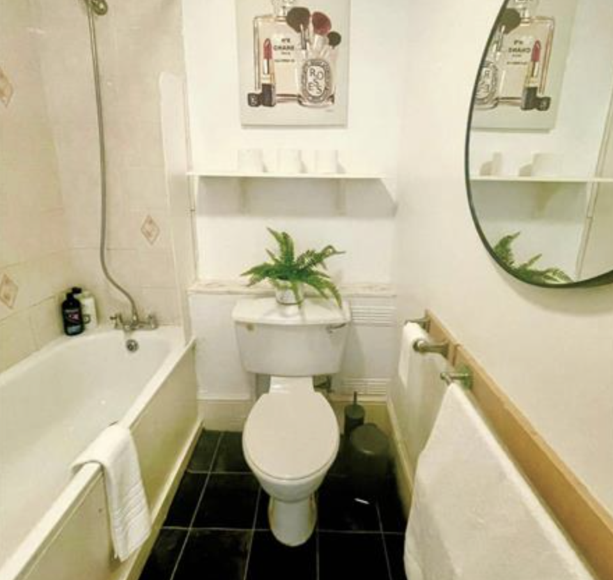 KhalilInfo's tweet photo. Large Studio flat (available furnished) with a mezzanine area, Farm Road #Hove close to Palmeria Square and shops. Kitchen with appliances (free standing cooker, fridge and washing machine). £500 p/week. Avail. 28th May. 

Rent includes gas, water, electric, WiFi and council tax https://t.co/vsdZ03o14u