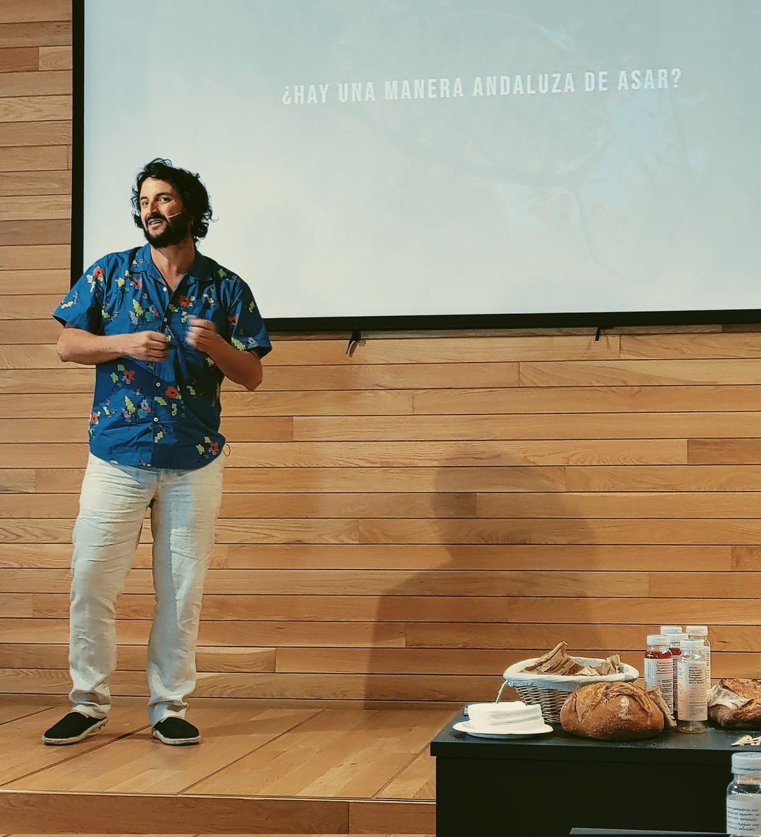 la_picaeta's tweet photo. Detrás de esa pedazo de camisa hay un titán.
Edu Pérez todo lo que "Tohqa" lo cocina a la parrilla.

PD: Tohqa es su restaurante. El chiste malo es mío.

#ConversacionesHeladas https://t.co/AJyQNWd8Jv