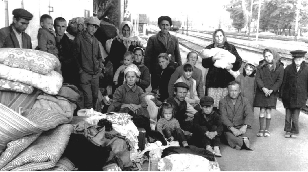 avalaina's tweet photo. Today we commemorate the tragic anniversary of the mass deportation of Crimean Tatars.The ethnic cleansing of Crimea was carried out on Stalin's orders in 1944. More than 46% of the deportees died then. Their empty houses in Crimea were inhabited by 51,000 people, mostly Russians https://t.co/M5qAWvUv2q