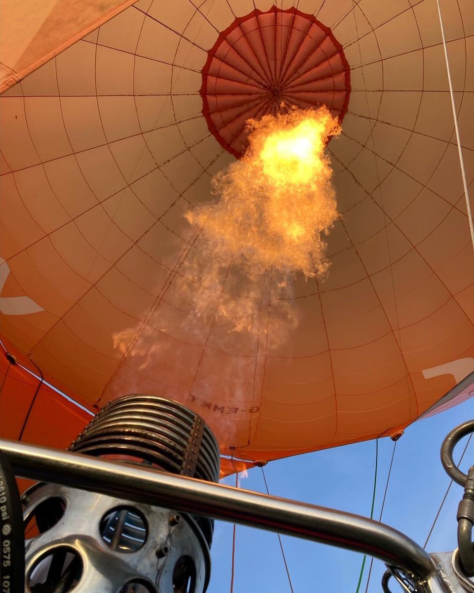 webadventures10's tweet photo. Wow look at these pics from @webadventures10 The wind dropped out just in time for a fantastic flight over Kinross-Shire last night! 😀 🎈 https://t.co/WkaUNZPDBb