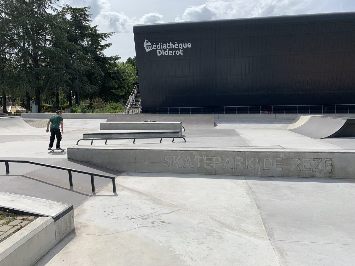 pjdrouet's tweet photo. Un skatepark immaculé. 🤩 🛹
Ici c’est #Rezé 😍 https://t.co/rYd7AHeRIM