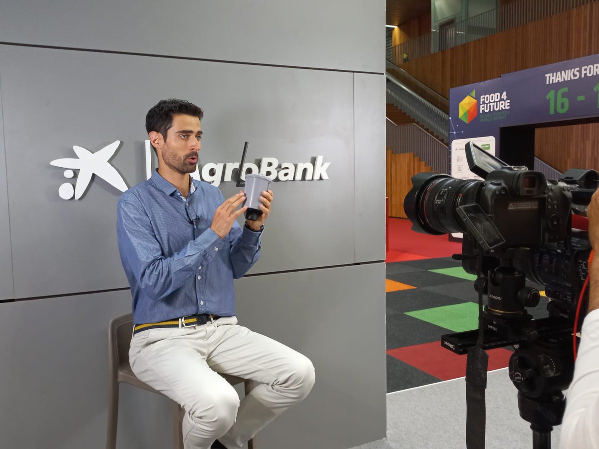 AgroBank_CABK's tweet photo. 🆙 Novena entrevista de @caixabank en el #RincóndelaInnovación de @expofoodtech #EUeic @EUeic
🎙️José Luis Asensio sobre #Terabee
🗣️ ¿Cuáles son las principales aplicaciones para sus soluciones?, ¿Y específicamente para la agricultura?
📌Pronto en el blog de #AgroBank https://t.co/6snzXLJBw4