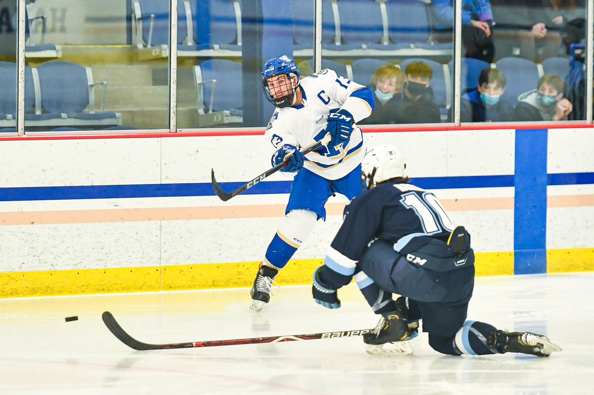 Congratulations to Nick Rutigliano who was named the 2022 winner of the Gelas Award at the Senior Athletics Riffle Dinner. The Gelas recognizes a Hamilton senior athlete that has demonstrated strength of character, leadership and athletic ability.  #getscrolled