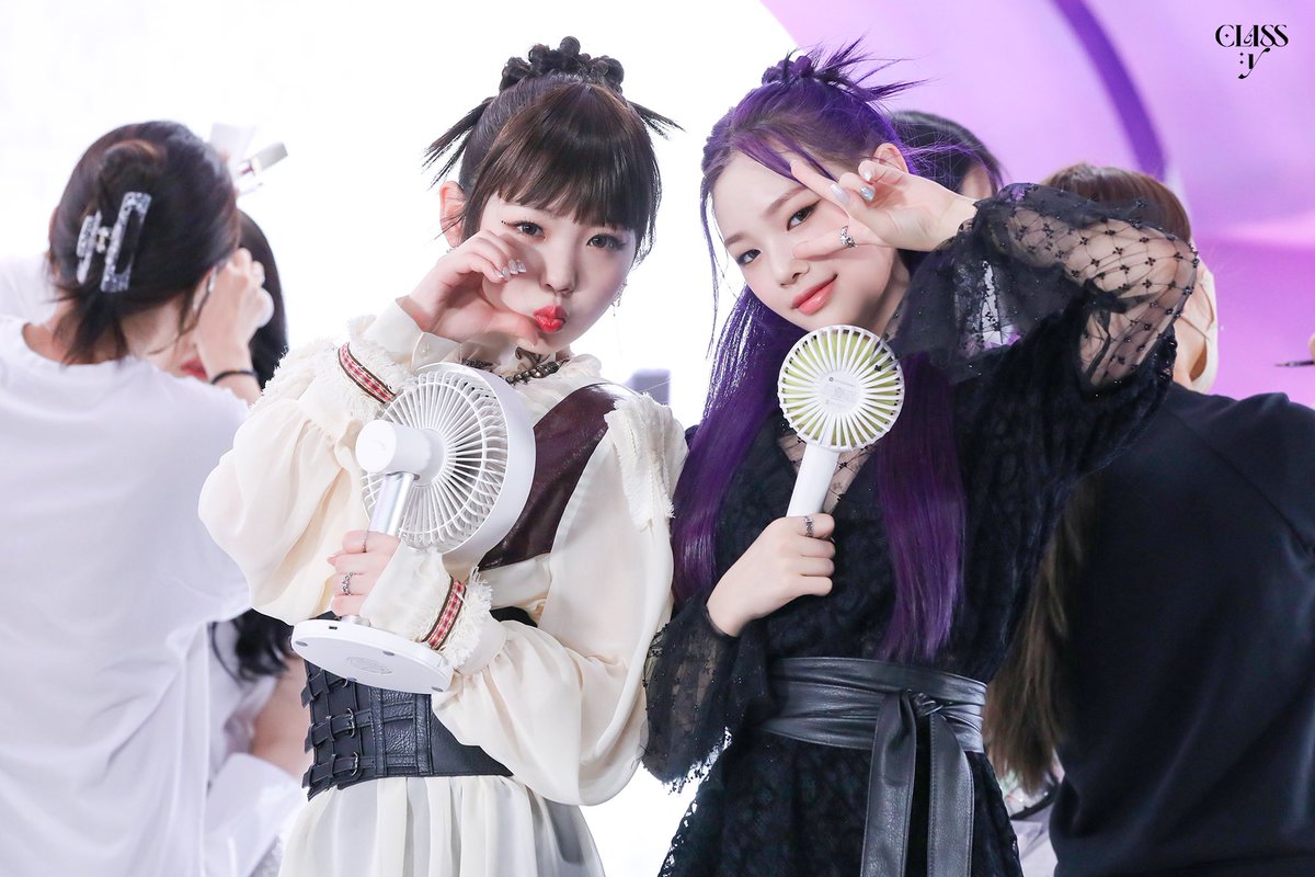 뮤비 비하인드사진😊
이쁘고 멋있고 다하네~🫢
#클라씨 #김리원 #뮤비비하인드