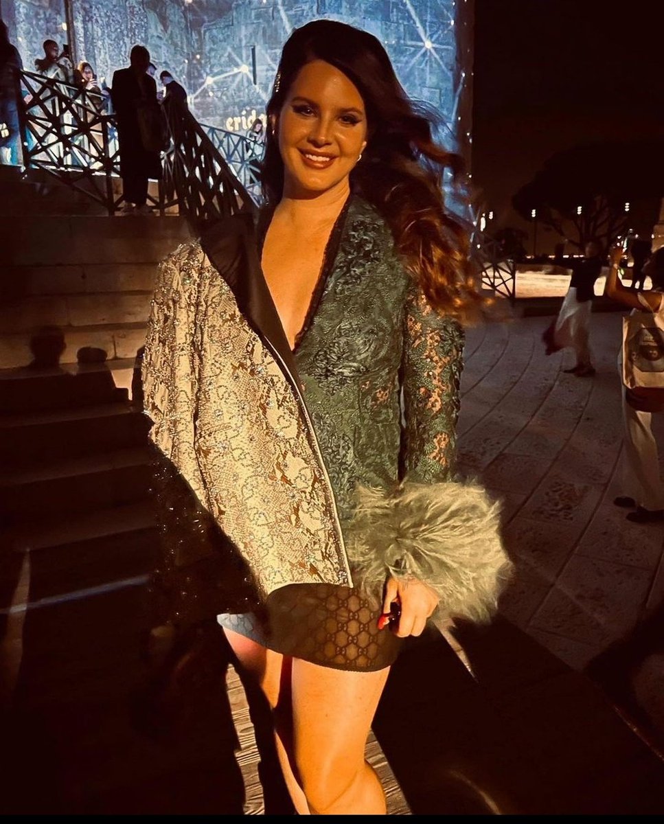 lanabrasil's tweet photo. MEU DEUS! Lana Del Rey na última segunda-feira (16) no evento "Gucci Cosmogonie", na Itália. https://t.co/8baTaErIn7