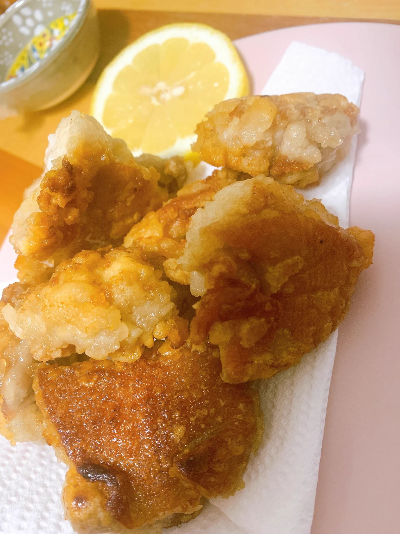 このレシピ、本当に唐揚げになって美味でした。。油をたくさん使わず、家の調味料でできるのありがたい。  