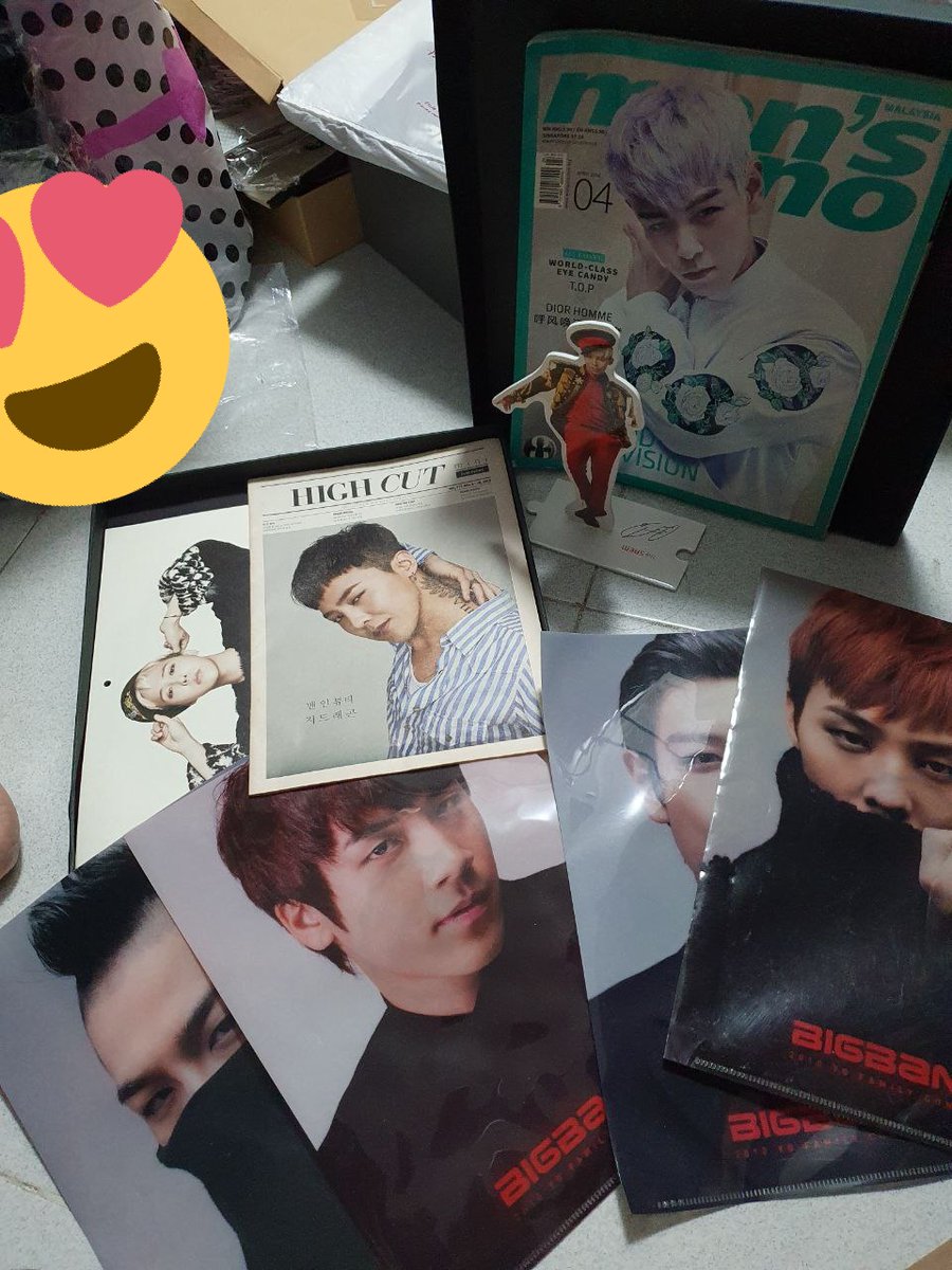 GTOP_TTTOP's tweet photo. Giving away official Bigbang merchandises/magazines shown below, dm for more information. SINGAPORE ONLY

See you all on Sat during my event ☺️
 #GTOPFlowerRoad #TTTOPOUT
#TTTOP #GTOP https://t.co/JdZ3WSDZbR