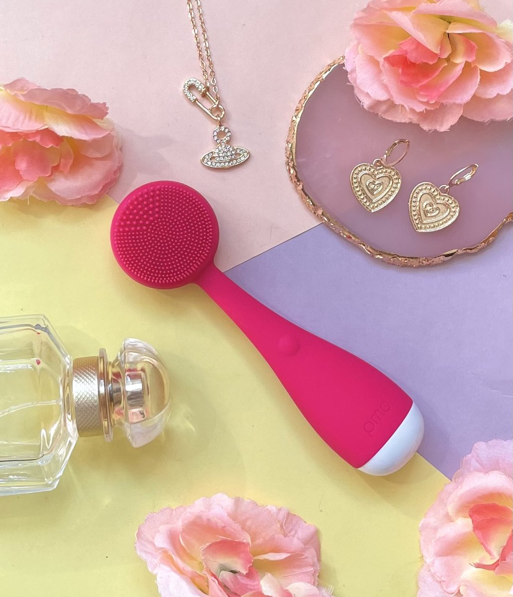 "I've been using the PMD Clean for a couple of weeks or so now and I have to say I'm loving the results. My skin does indeed feel a lot smoother"♥️ 
A great review on our new device the PMD Clean Mini by <a href="/JueLookX/">𝒥𝒰𝐸</a>   juelook.com/2022/04/pmd-cl… #BBlogRT #bbloggers  #beautyreviewuk
