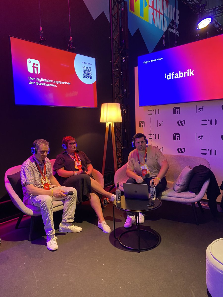 sparkassen_hub's tweet photo. Jetzt bei uns in der #Innovation Lounge auf der #ffwd22: Alles über die #App #Sparkasse - die größte #Banking-App Deutschlands. Visit us at Halle B4 auf der #OMR22 🤝

#mehralstech #sparkasse #OMRfestival https://t.co/09hMPOB71h