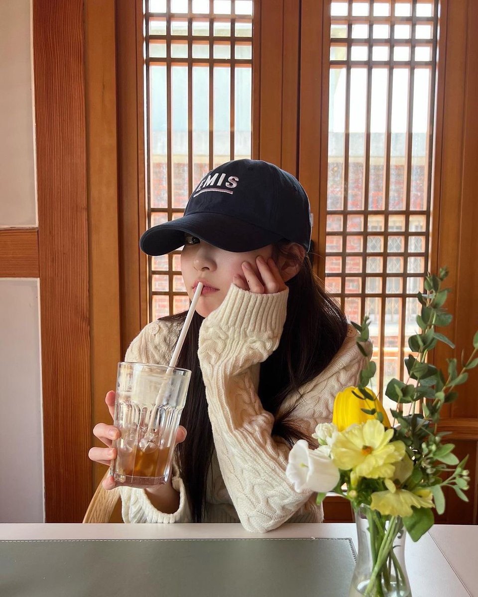 minddwu's tweet photo. on a busy buzzing day, to start it correctly we could only count on the power of my requisite coffee, my beloved iced americano to keep me sane and focused! ☕️ you know what they say, “one cup of iced americano a day, sends minju on her way! (to conquer the world :p)” 🧢🌼 https://t.co/gDR3pIzVd8
