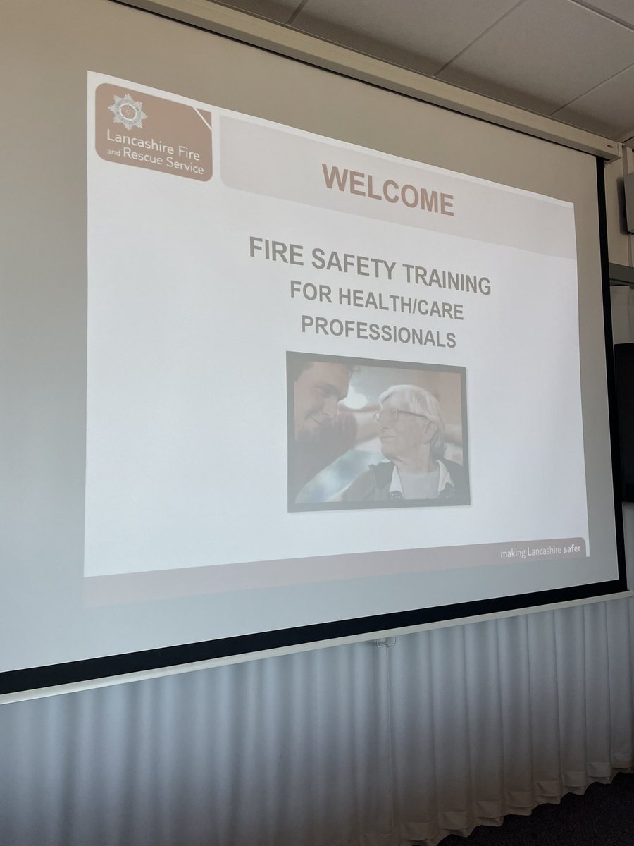 Huge thanks to @BurnleyFire for hosting #BITT today to deliver an informative & interactive training, to further strengthen our links to work together in order to ensure #safety for the vulnerable residents of the #burnley locality #neighbourhoodteams #firesafety @CharlotteHarr19