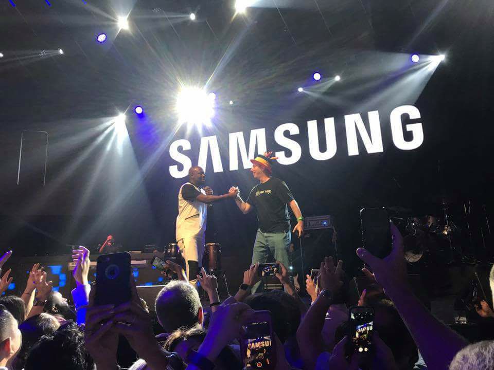 JoshuaBergen's tweet photo. @benandkellyshow celebrity encounter with @wyclef & he let me on stage to sing a song about falling in love with a stripper at my IT and Accounting professionals convention. #RaisedEyeBrows #ShockedPeers #WhyDoIKnowThisSaong #BestBdayEver https://t.co/Lxrkdd8sbc