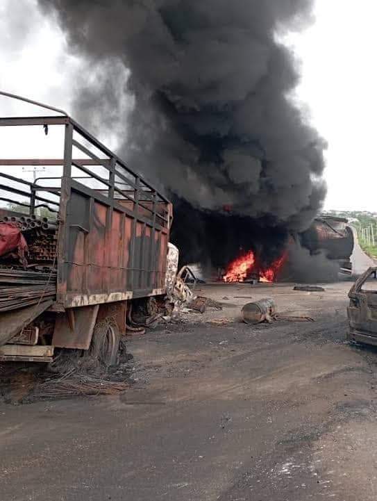 SLukako's tweet photo. BREAKING!!! Heavy Shooting in Delta as Unknown Gunmen Set 2 Dangote Trucks, 1 Car  and Keke On Fire for Allegedly Violating Sit-at-Home Order

File photo.
All I can say is that those unknown gun men has failed because their propaganda no more holds weight https://t.co/uSDbt8wX0J
