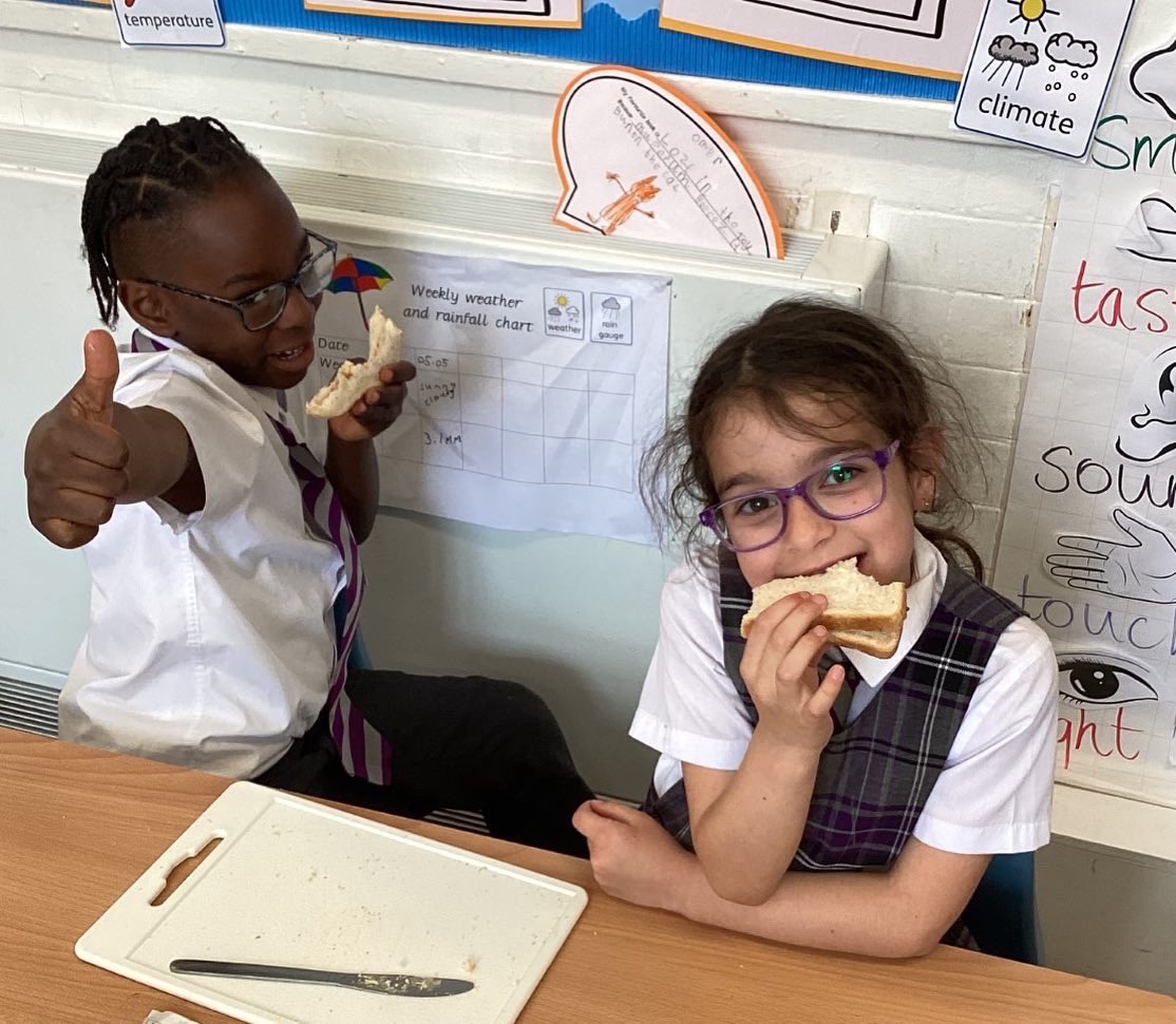 HPA_Philip_Lane's tweet image. Once they’d come back to school after their trips #HPAPLYear1 have been writing instructions on how to make a marmalade sandwich. They had a fantastic time making them and even better time eating their delicious, mouthwatering sandwiches! 🥪
#Yum