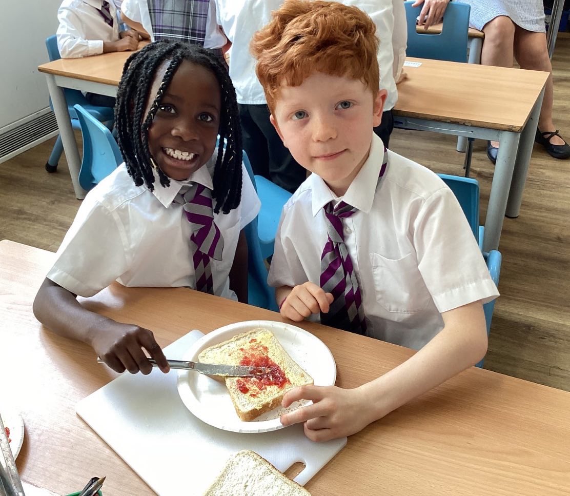 HPA_Philip_Lane's tweet image. Once they’d come back to school after their trips #HPAPLYear1 have been writing instructions on how to make a marmalade sandwich. They had a fantastic time making them and even better time eating their delicious, mouthwatering sandwiches! 🥪
#Yum
