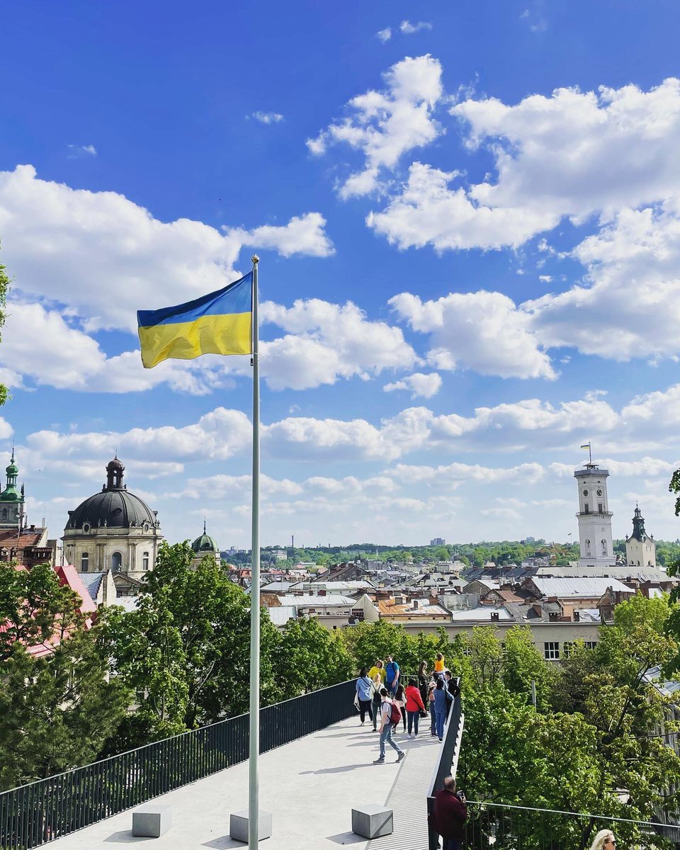 tobyillingworth's tweet photo. THREAD: Update from #Lviv #Ukraine on #operationsafedrop. The last few days I have been in Lviv laying the ground work for our office here. Lviv is such a beautiful city and during the day it is easy to forget there is a war going on, apart from the sandbags, hoarding… https://t.co/PIkV3r6xhM