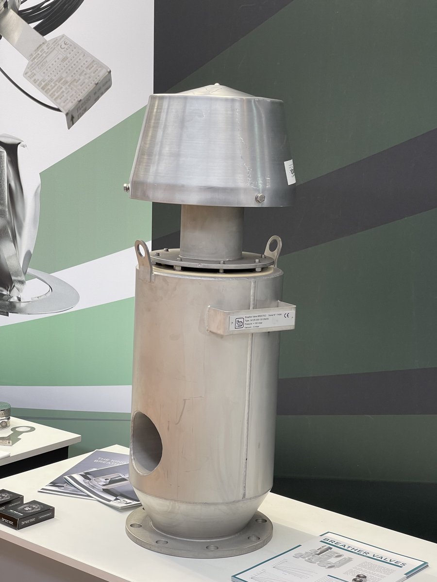 Tecnovent_SL's tweet photo. En Exposolidos nos acompañó André Lippen, director comercial de la empresa Bélgica Breetec. Fabricantes de válvulas de presión vacío para sólidos.

#YourPeaceOfMind #ProtectTheValue https://t.co/Fke9L6o3us