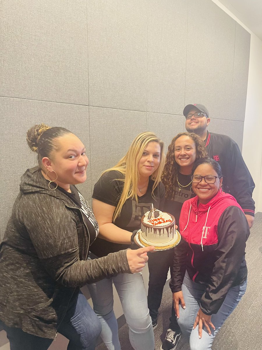 mindythetrainer's tweet photo. What a great Day one of Trainer Mentor Program we had yesterday! Also is always great to connect with leaders like @MrEj_Rosado @SimeonBookerIV while in the NYC office 😎 https://t.co/cmwOmjcoBw